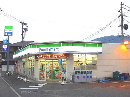 Convenience store. FamilyMart Kokura Shigezumi-chome store up (convenience store) 507m