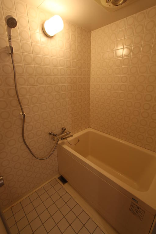 Bath. Bathroom tile new Chokawa