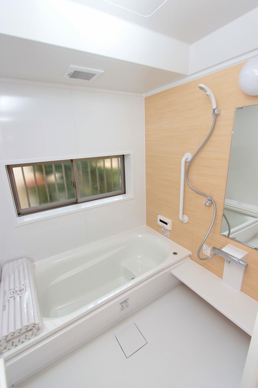 Bathroom. Because it is a tub in the bathroom dryer Hitotsubo type, You can leisurely bath