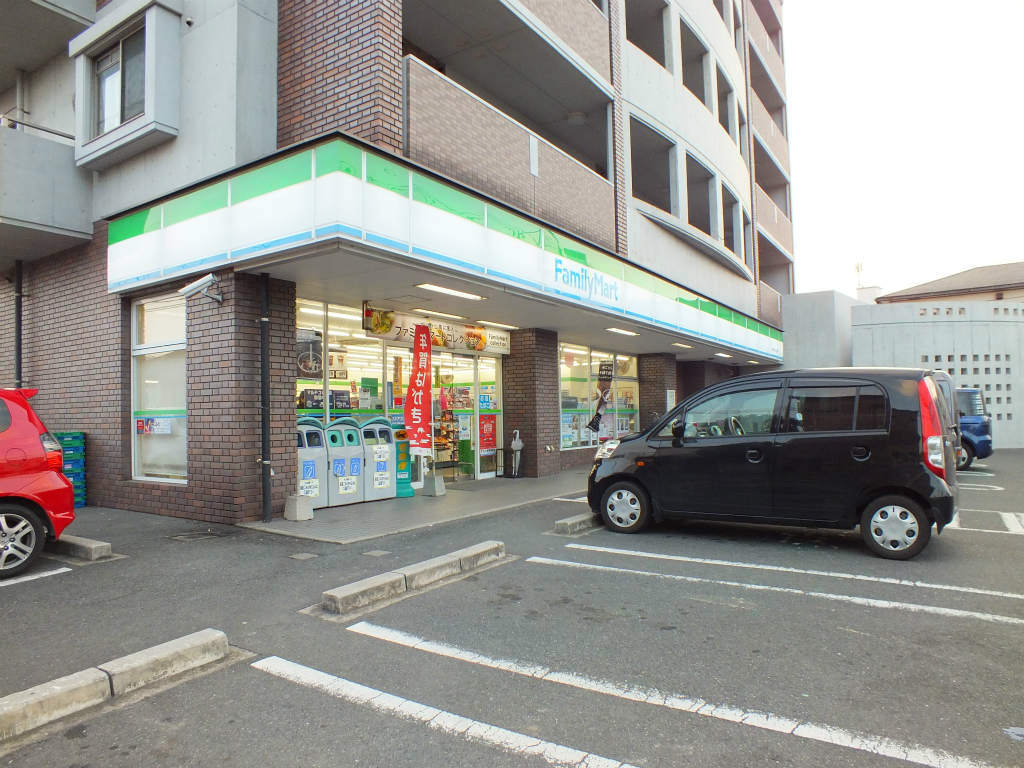 Convenience store. FamilyMart Ogura Shimoishida chome store up (convenience store) 459m