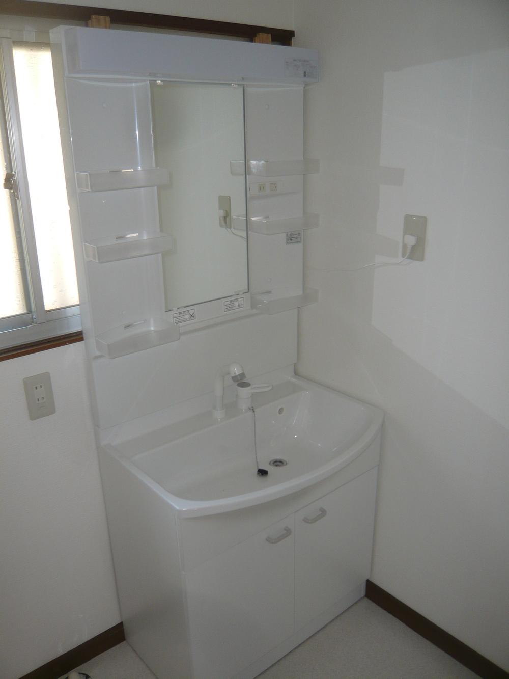 Wash basin, toilet. Indoor (10 May 2012) shooting