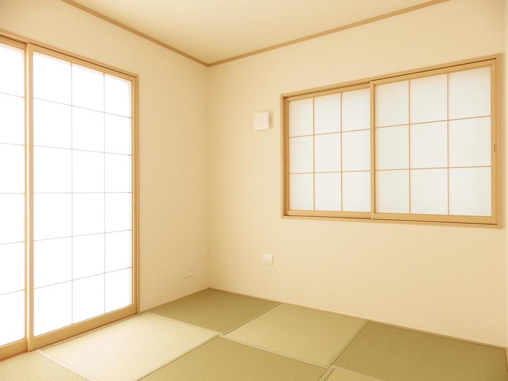 Non-living room. Is a Japanese-style room. It is a modern Japanese-style room. Again Japanese-style can be very useful it can be used in a variety of applications.