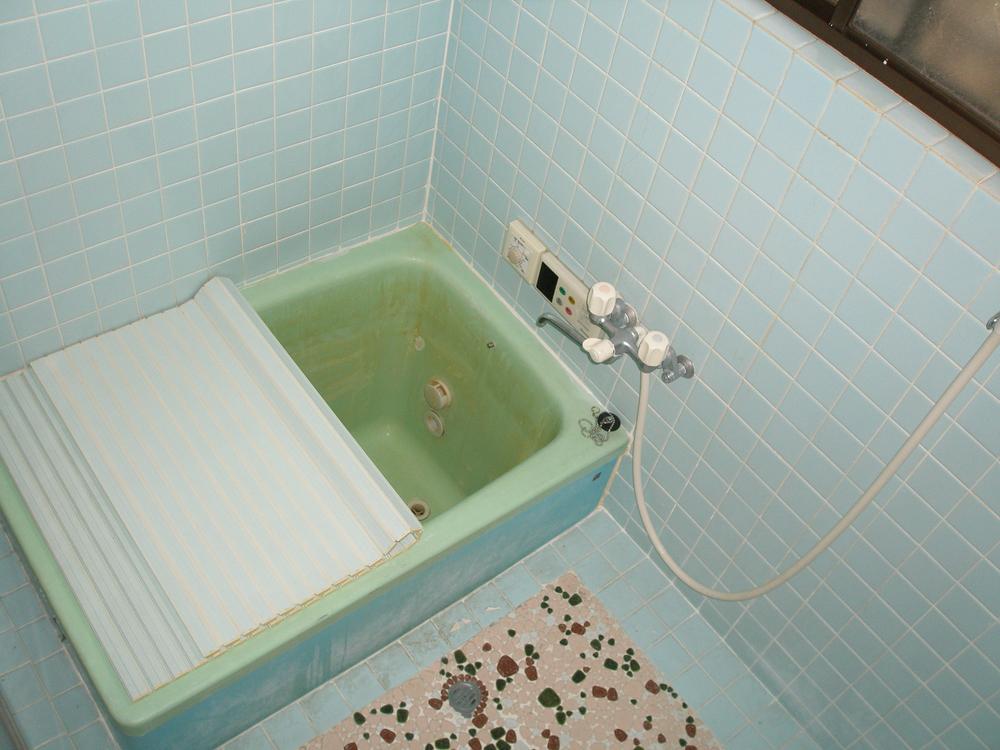 Bathroom. Indoor (10 May 2013) Shooting