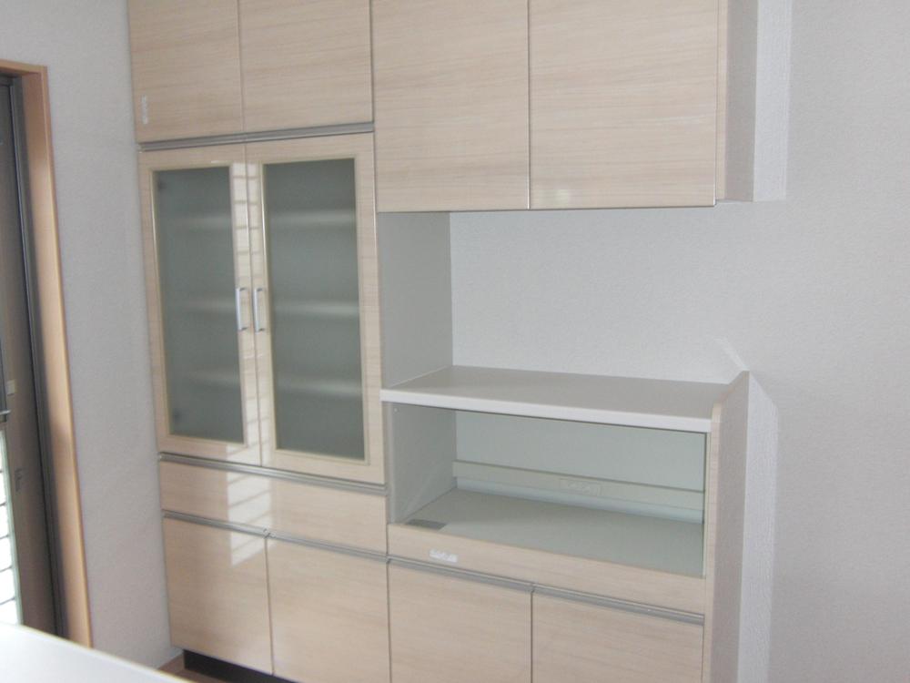 Kitchen. Cupboard standard specification that can be glad plenty of storage! And sorting the trash also can be stored, In looks and clean kitchen.