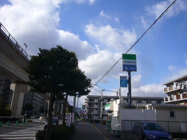 Convenience store. 573m to FamilyMart Kokura Kikugaoka Ekimae