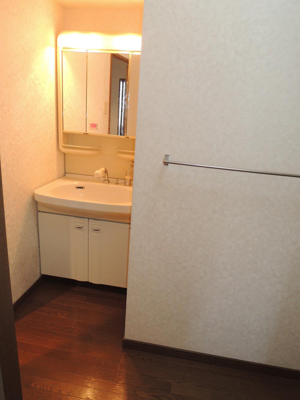 Wash basin, toilet