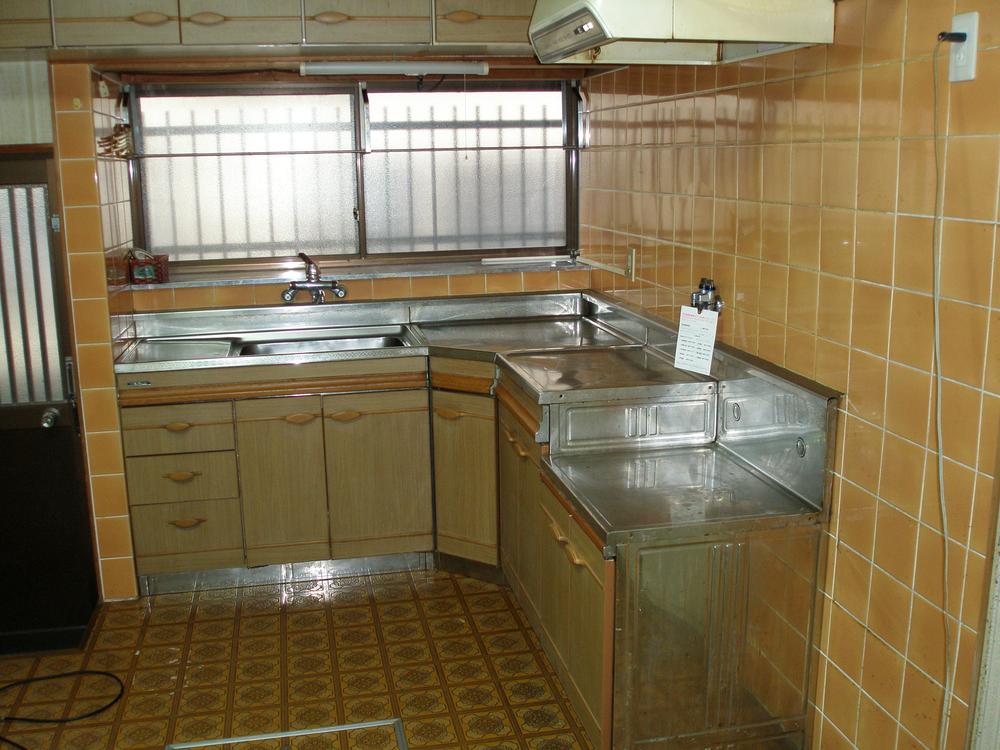 Kitchen. Indoor (10 May 2013) Shooting