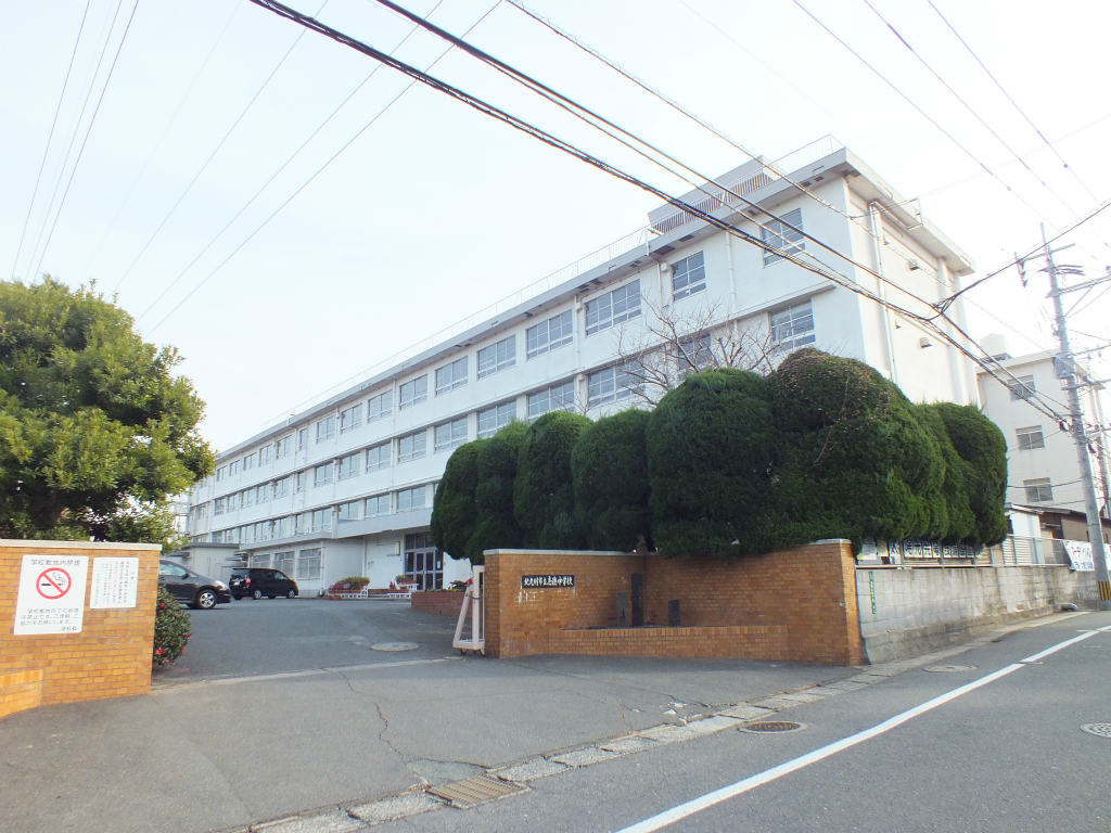 Junior high school. 717m to Kitakyushu Shitoku junior high school (junior high school)