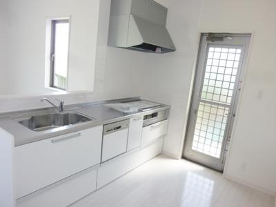 Kitchen. ■ 11 / 10-11, 12-17 pm ■ Open House held