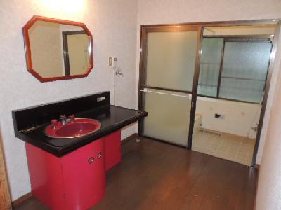 Wash basin, toilet