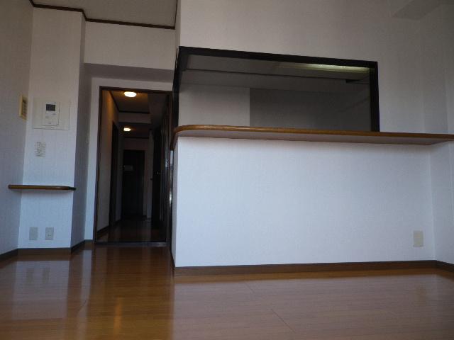 Living. Counter Kitchen