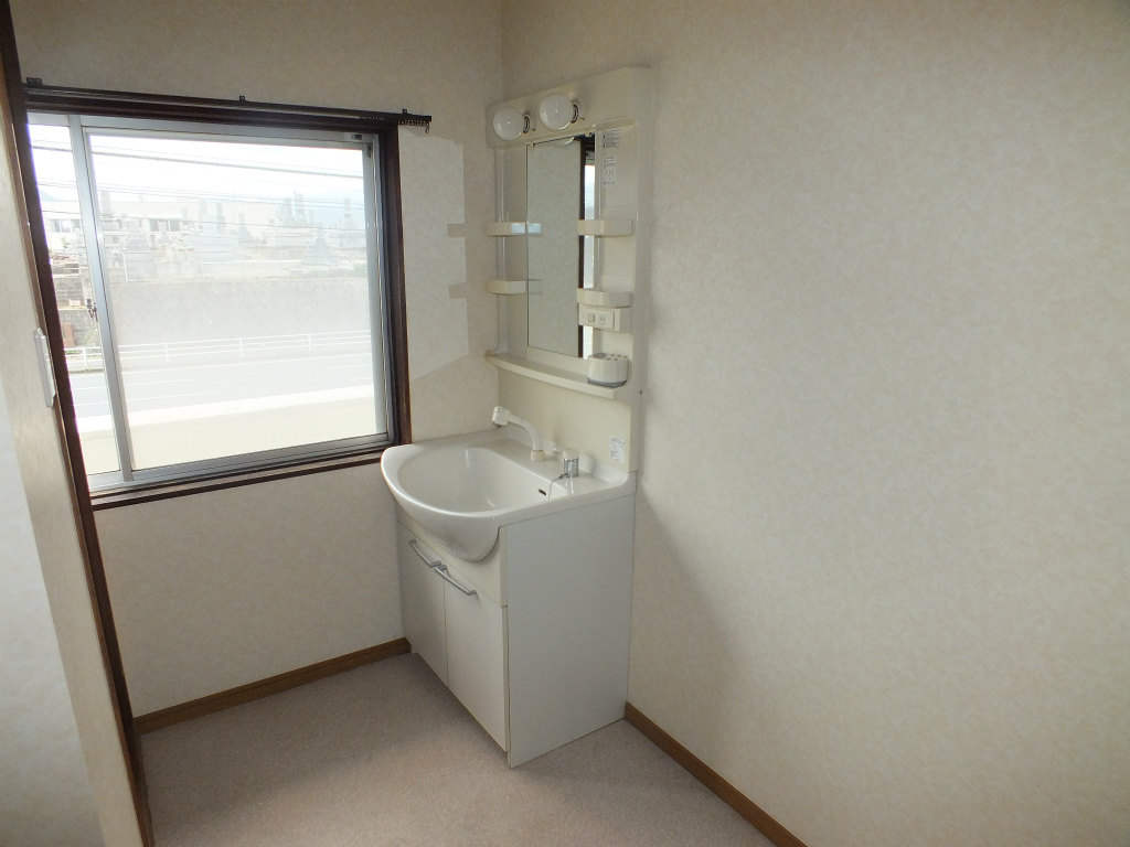 Washroom. Popular shampoo dresser ☆