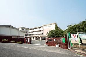 Primary school. Distance of safely in 160m lower grades until Kozo elementary school