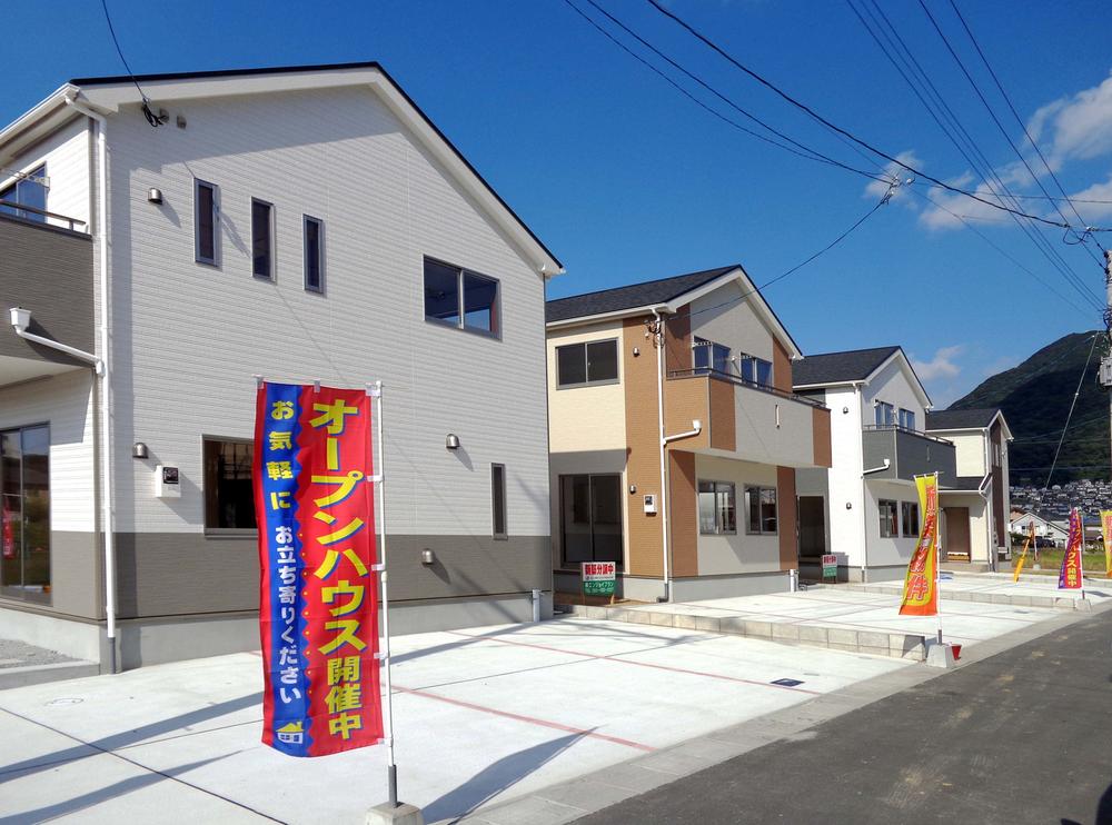 Local appearance photo. Local (10 May 2013) Shooting. Kokuraminami District Ninatawakazono newly built detached imposing complete. The end of the year is a large business meetings being held. Certainly once please visit. 