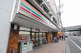 Convenience store. Seven-Eleven northern Kyushu before the store (convenience store) up to 94m