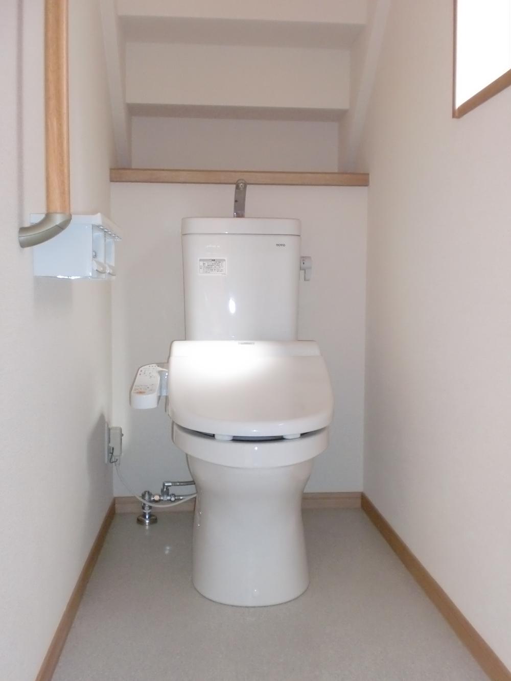 Toilet. It is the first floor of the multi-functional toilet.