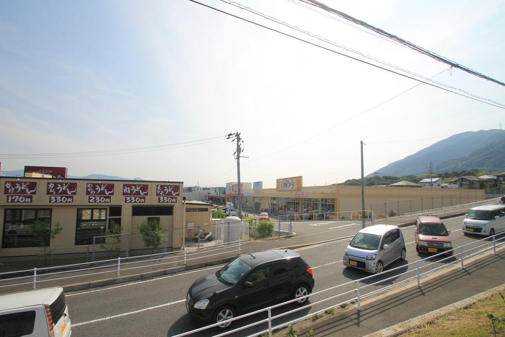 Shopping centre. Dot and Earl garden 1130m to Kokura