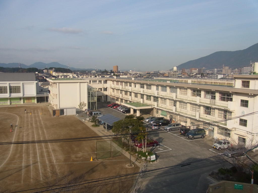 Junior high school. Sone 908m until junior high school (junior high school)
