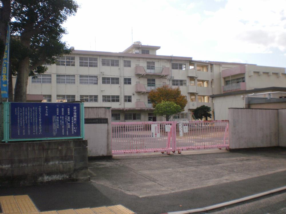 Primary school. 307m to Kitakyushu Tahara Elementary School