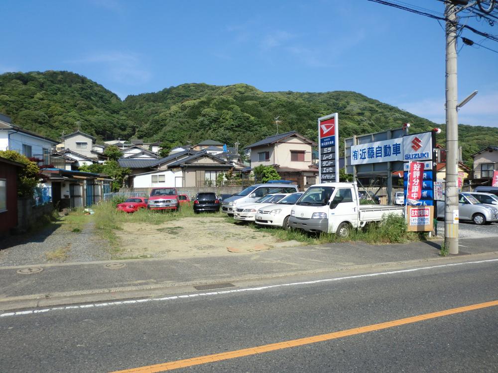 Local photos, including front road. Local (10 May 2012) shooting