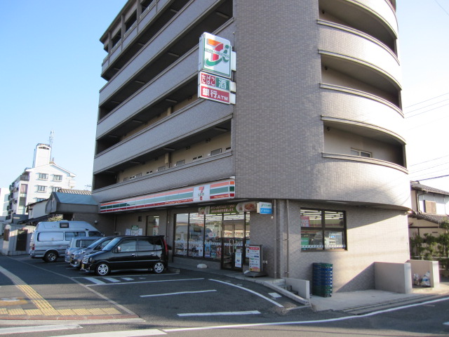 Convenience store. 240m to Seven-Eleven (convenience store)