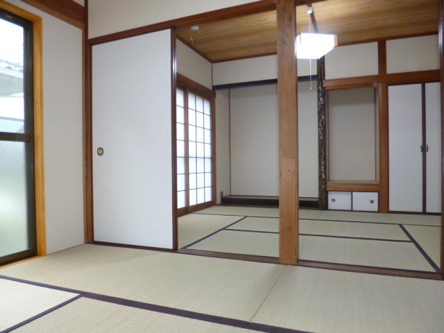 Other introspection. Wide Japanese-style room