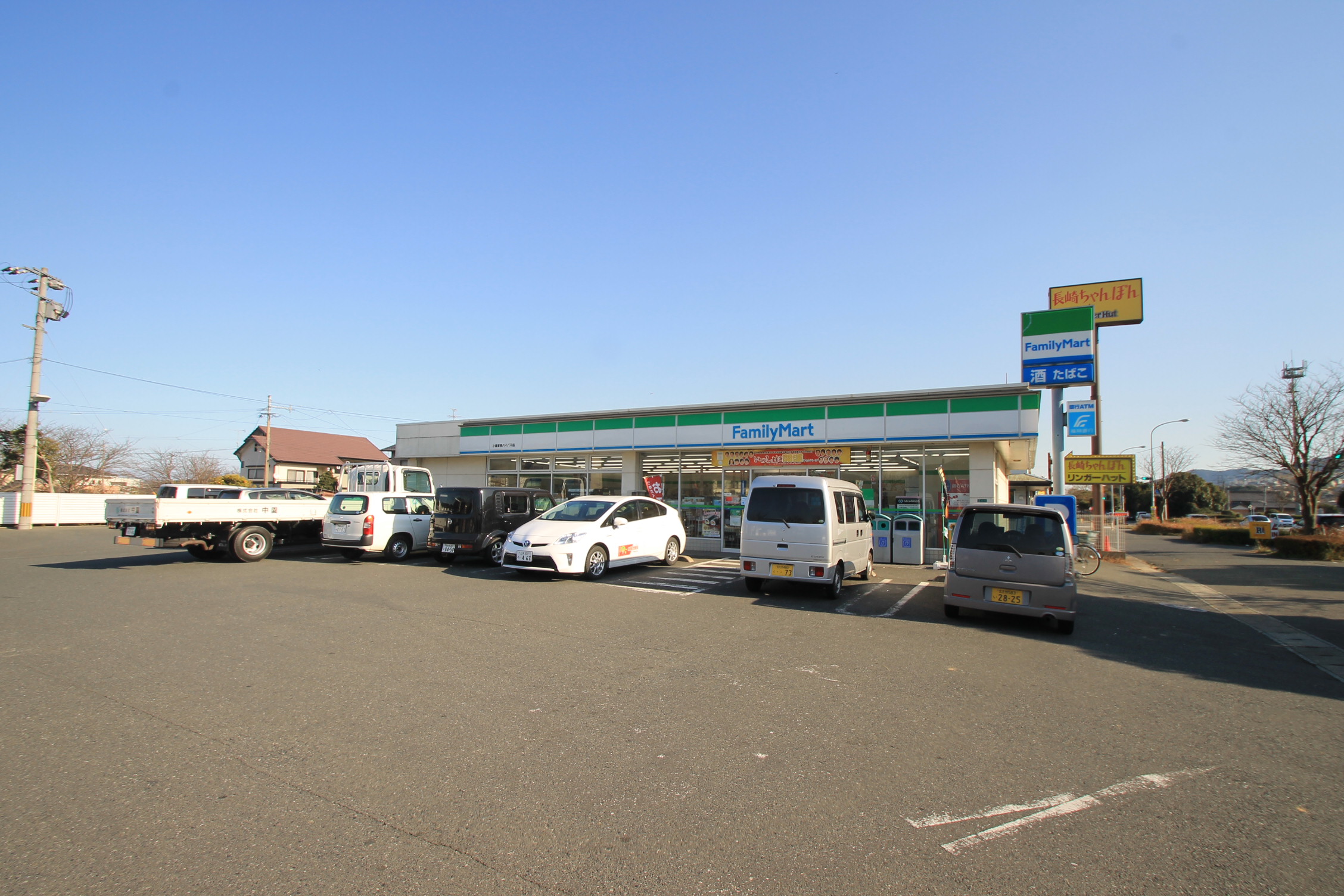 Convenience store. FamilyMart Kokura Sone bypass store up (convenience store) 527m