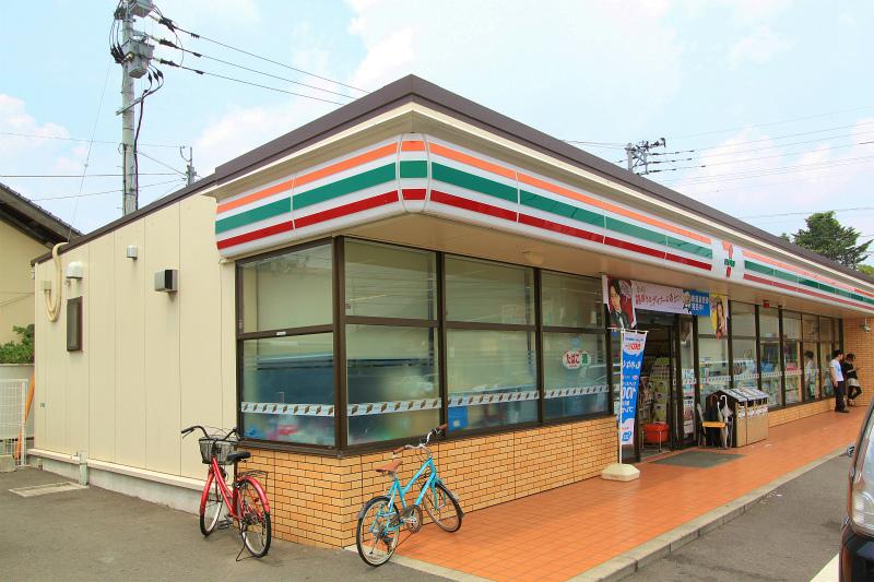 Convenience store. 766m to Seven-Eleven Kokura Wakazono 4-chome