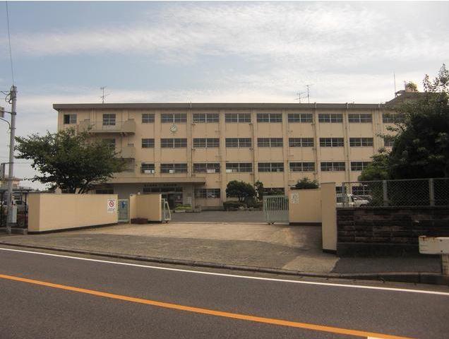 Junior high school. 477m to Kitakyushu Yoshida Junior High School