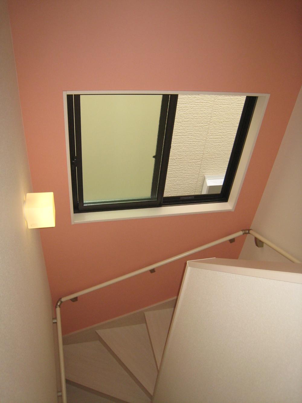 Other introspection. ■ The stairs I put a window, It has incorporated the light and wind.