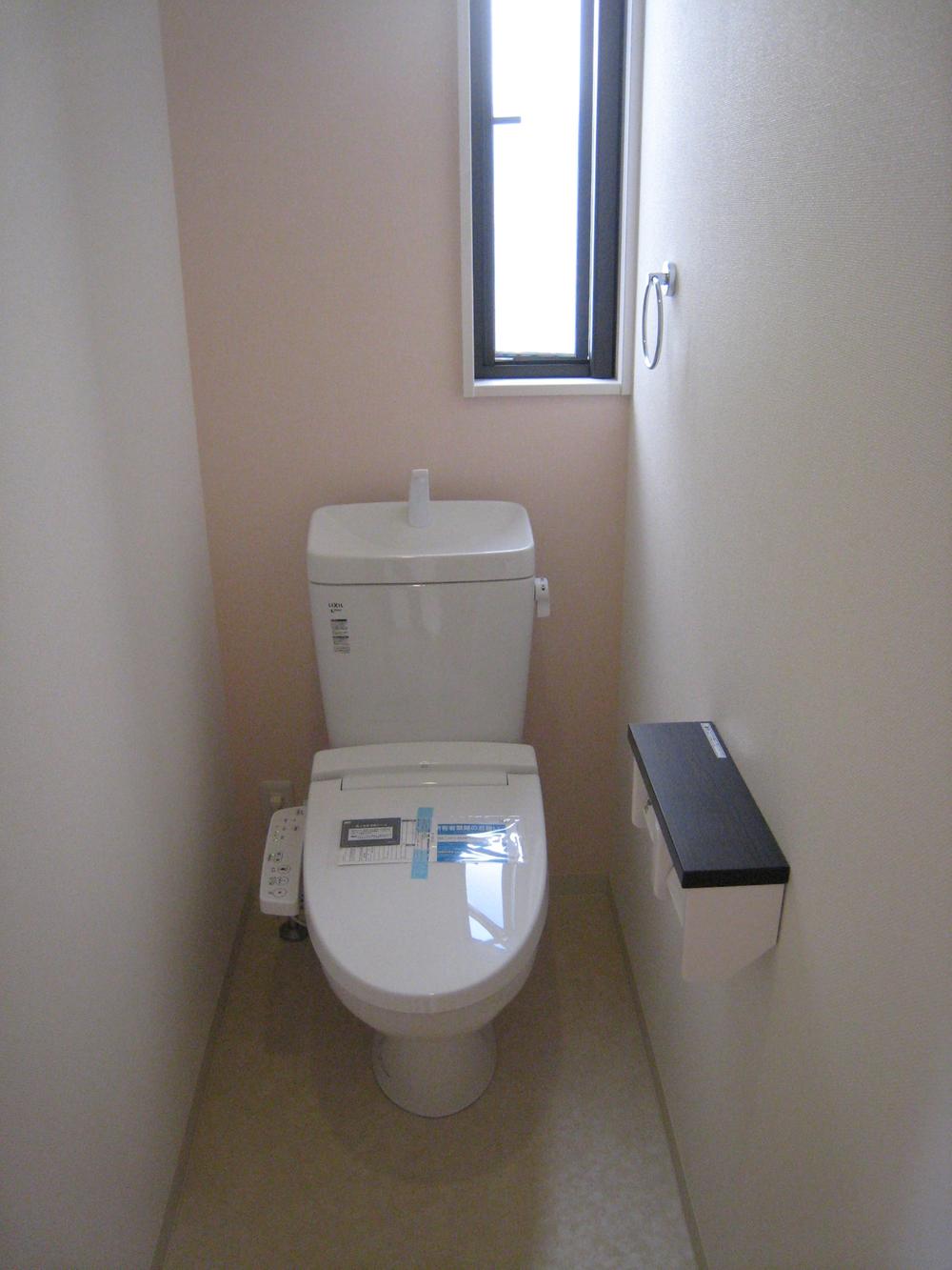 Toilet. ■ I am happy small window