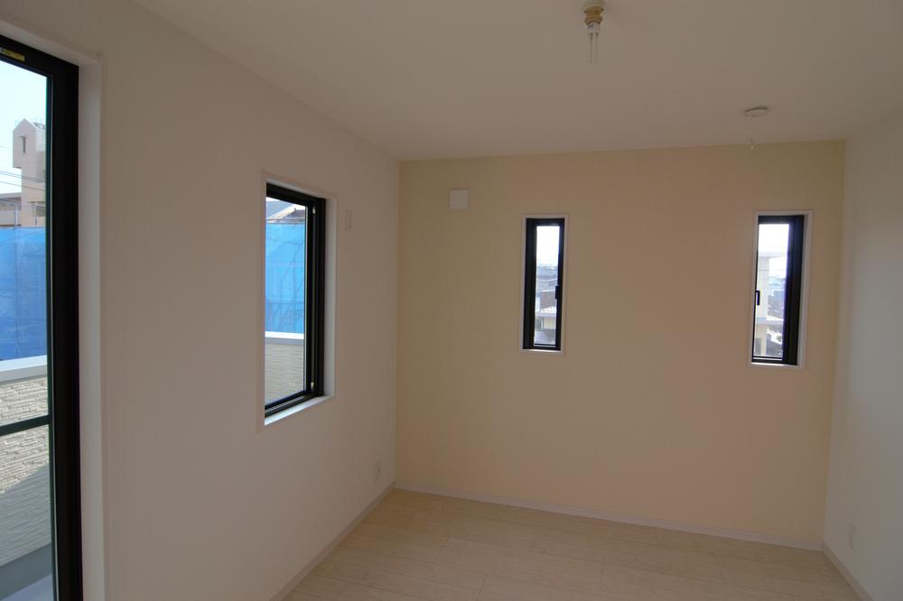 Non-living room. ■ Full window!