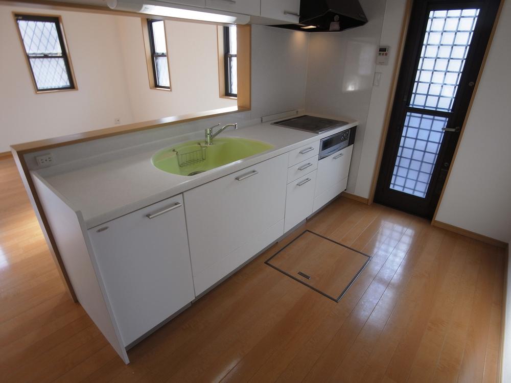 Kitchen. Indoor (12 May 2013) Shooting