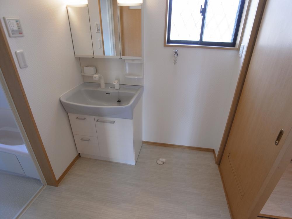 Wash basin, toilet. Indoor (12 May 2013) Shooting