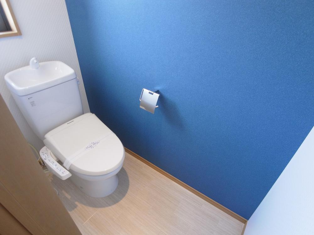 Toilet. Indoor (12 May 2013) Shooting