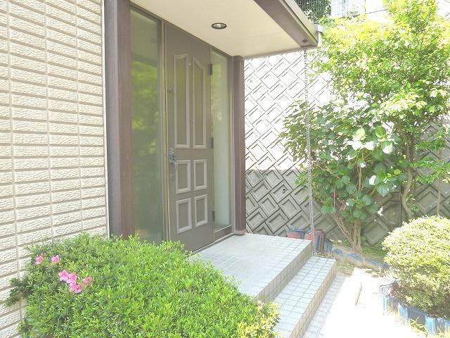 Entrance. Room (May 2012) shooting
