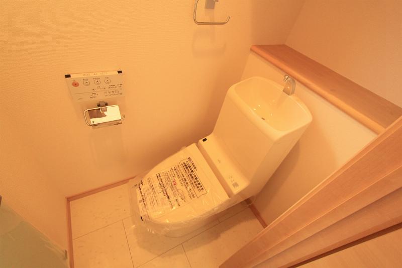 Toilet. 2013 October 28, shooting