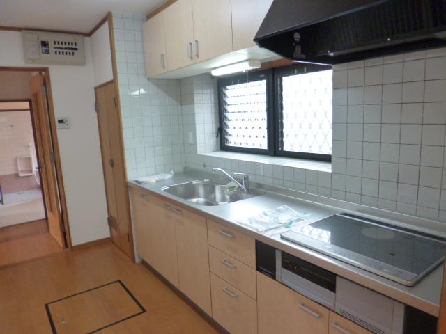 Kitchen. IH cooking heater Replaced with a new one