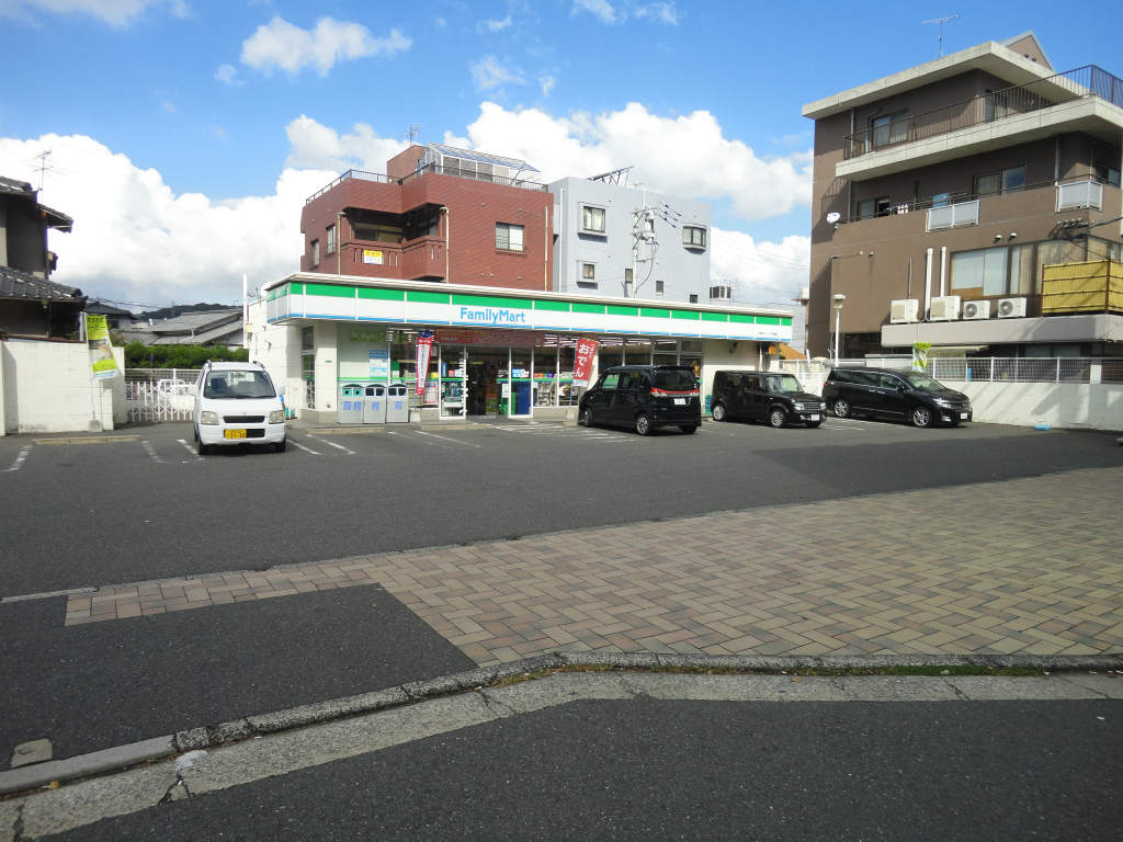 Convenience store. FamilyMart Kokura monorail Moritsune store up (convenience store) 295m