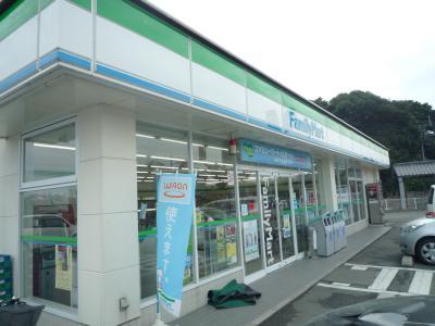 Convenience store. 185m to FamilyMart Kokura Taharashin the town shop