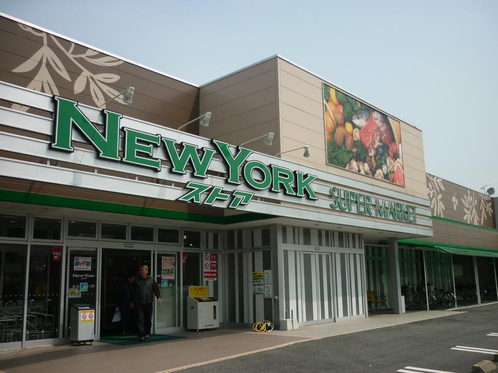 Supermarket. 2185m to New York store transmural shop