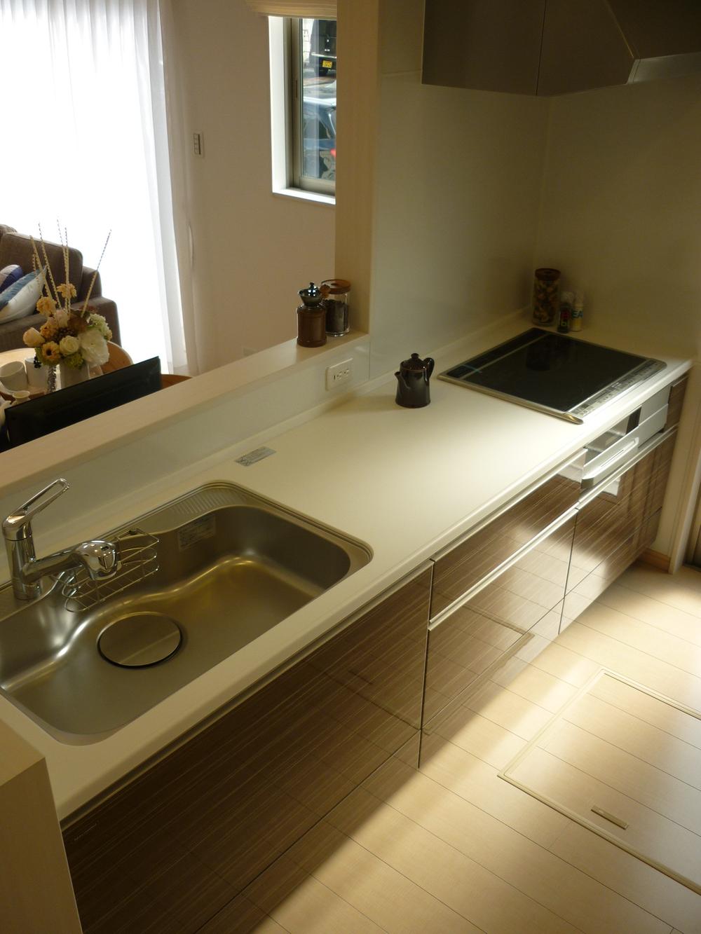Kitchen. Face-to-face kitchen ・ Adopt an artificial marble worktop