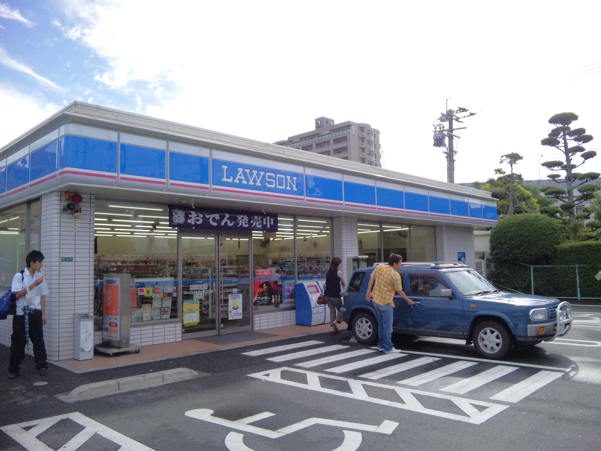 Convenience store. 723m until Lawson Kokura Fujimi-chome store (convenience store)