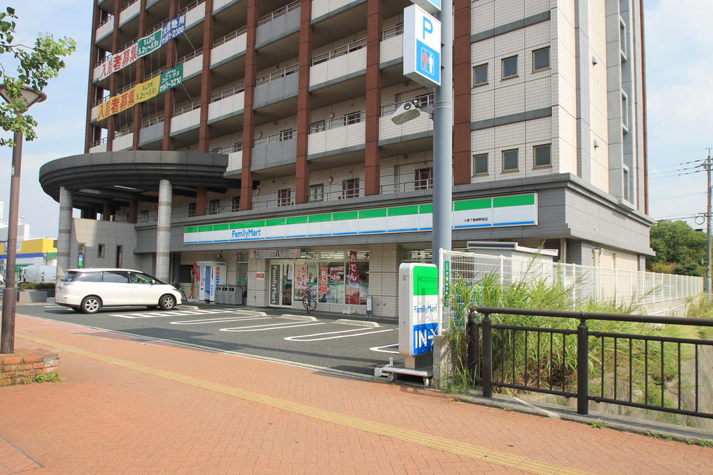 Convenience store. FamilyMart Kokura Shimosone Station Minamiten (convenience store) to 315m