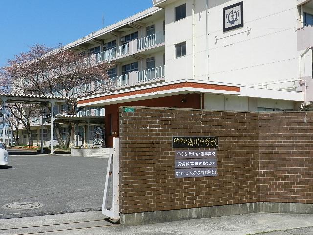 Junior high school. 576m to Kitakyushu Yukawa junior high school