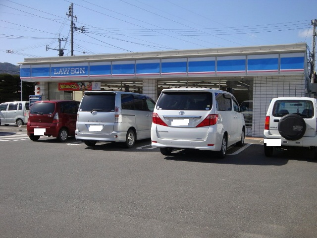 Convenience store. 150m until Lawson Kokura Yokoshirohigashi Machiten (convenience store)