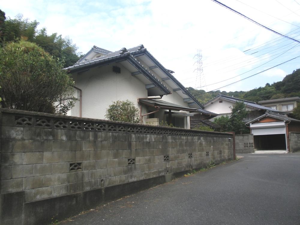 Local appearance photo. A quiet residential area in the, Corner lot, Landscaped, Please come by all means look at once.