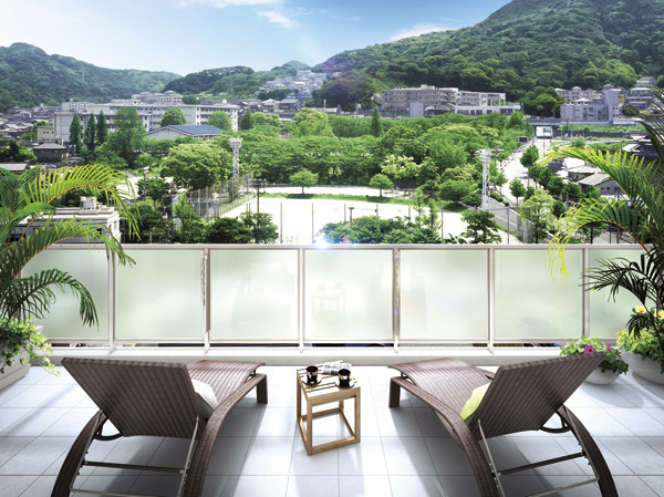 Room and equipment. The overlooking from the balcony, Mellow Naru green connected to the park. And look in the distance is, Beautiful ridge of the mountains. The green of the foremost seat to live with great panoramic views, Draw a new life style that is open to the city.  (A type ・ Balcony Rendering. Local 12th floor equivalent to view photos (April 2013 shooting) CG synthesized and are actually a little different a)