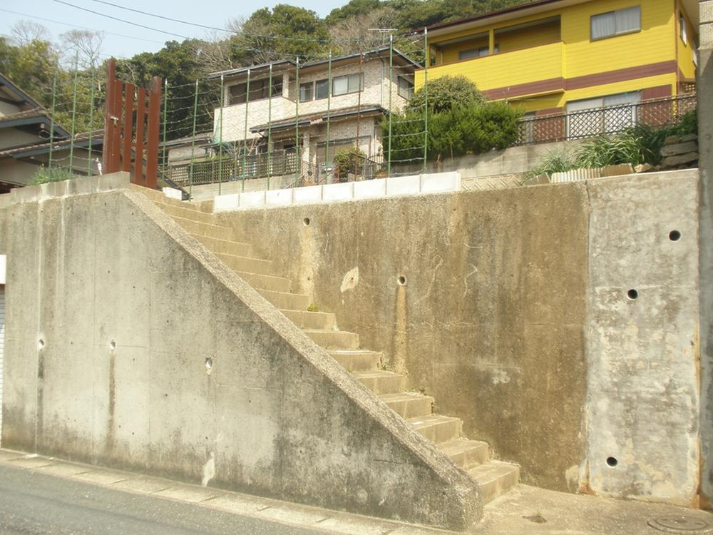 Other local. It stairs 15 steps, It is a beautiful form of land. 