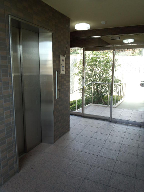 Entrance. auto lock ・ Elevator ・ With handrail